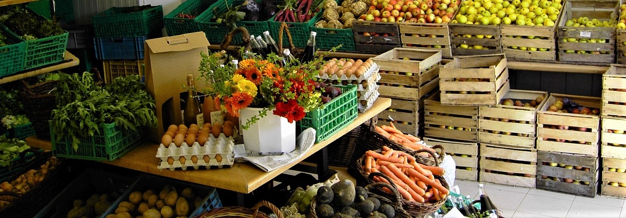 Hofladen mit Gemüse und Obst; Bild: Katrin Läpple LEL 