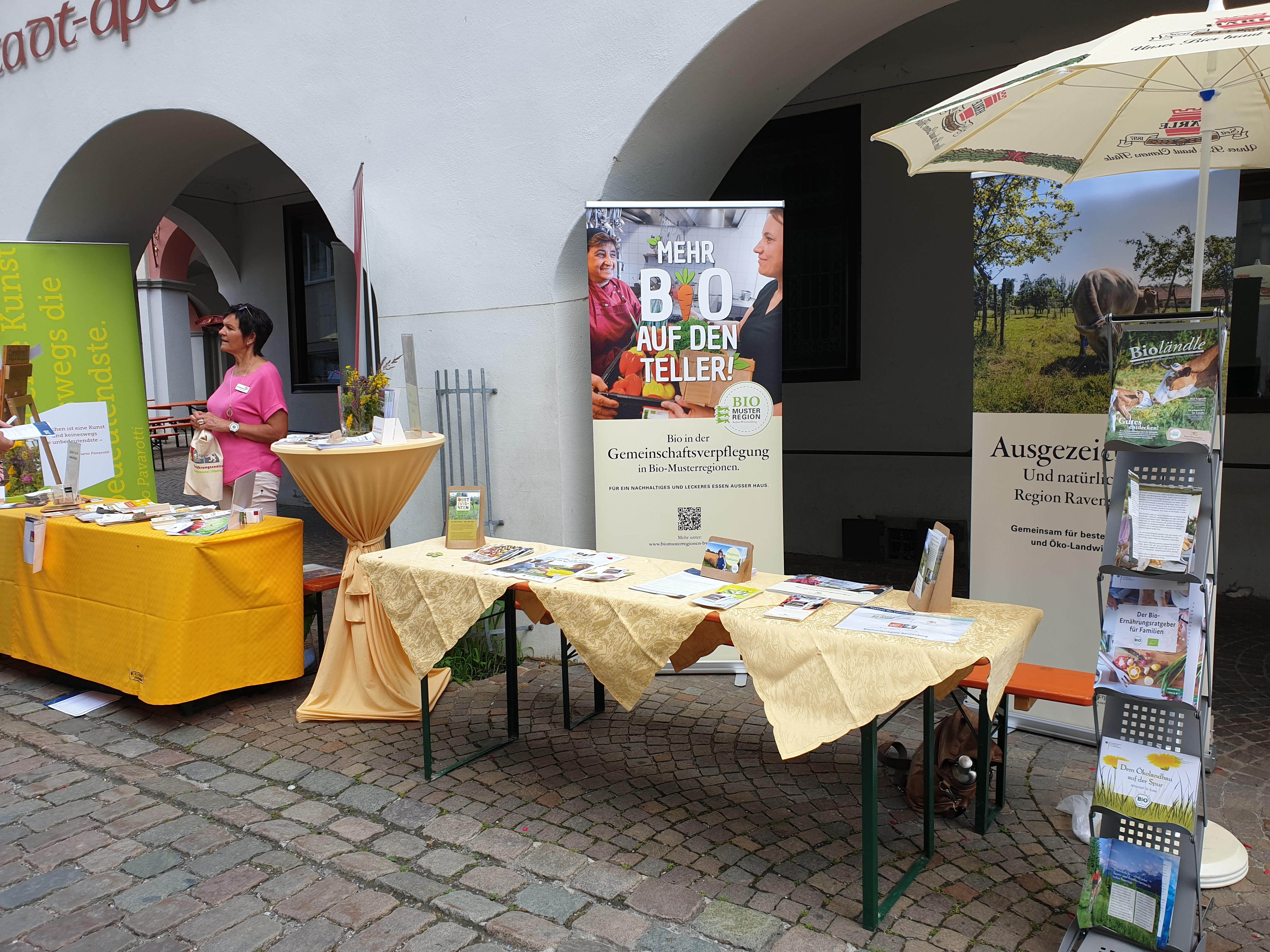 Infostand der Bio-Musterregion neben dem Ernährungszentrum